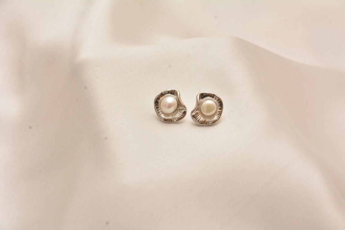 pearl embedded studs