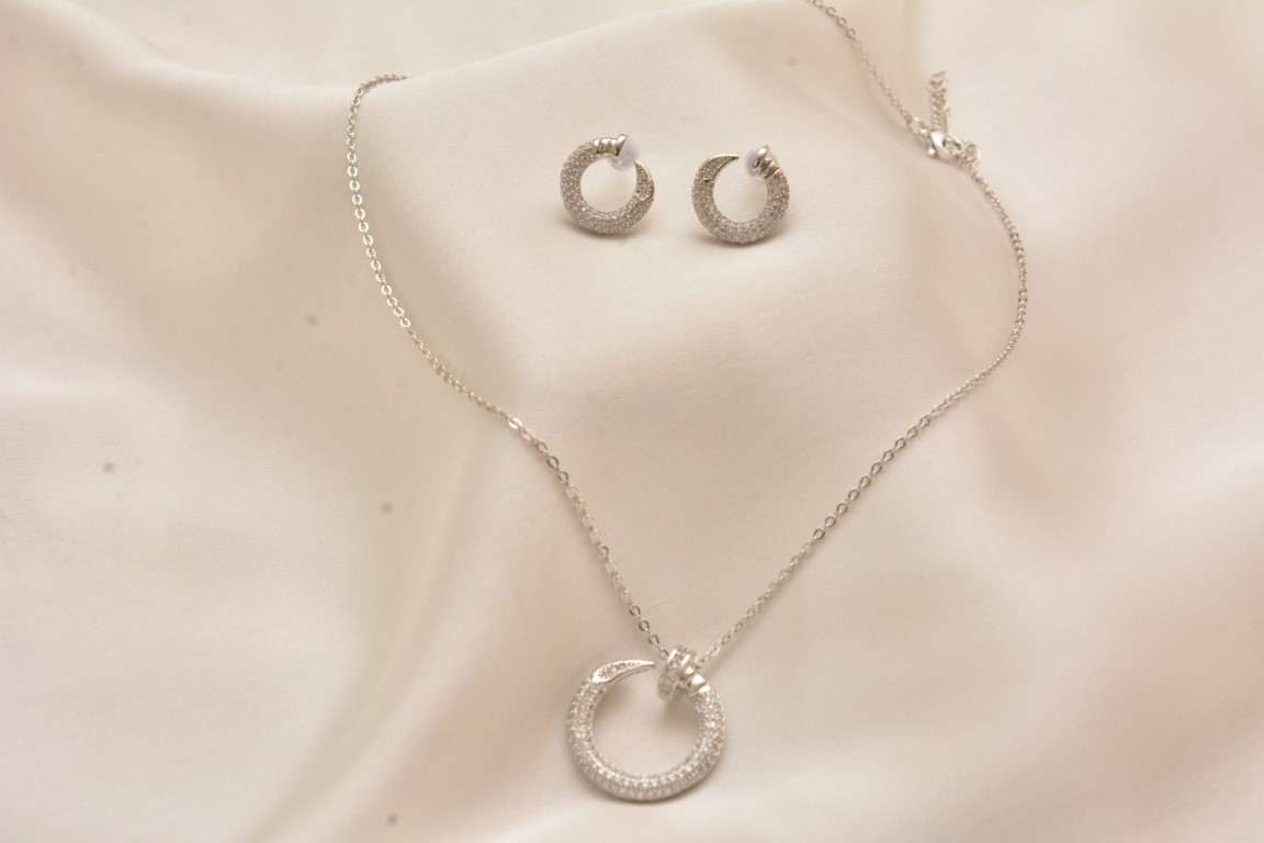 exquisite nail design pendant