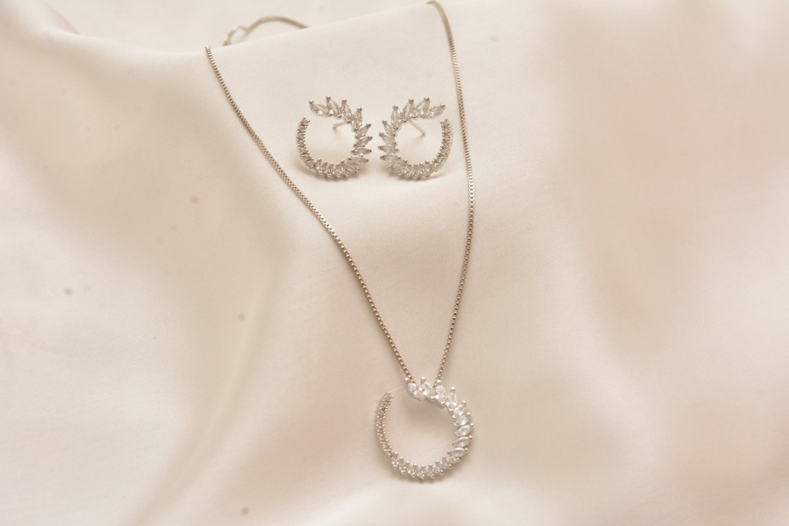exquisite nail design pendant