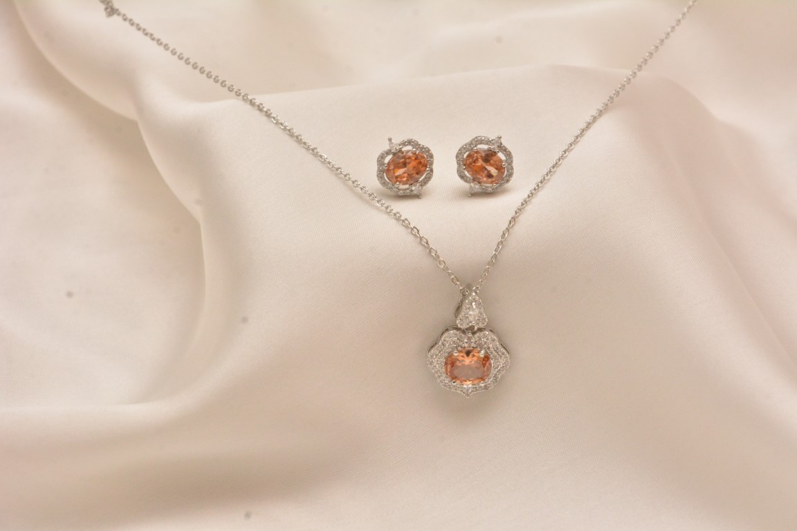 everlasting zircon pendant
