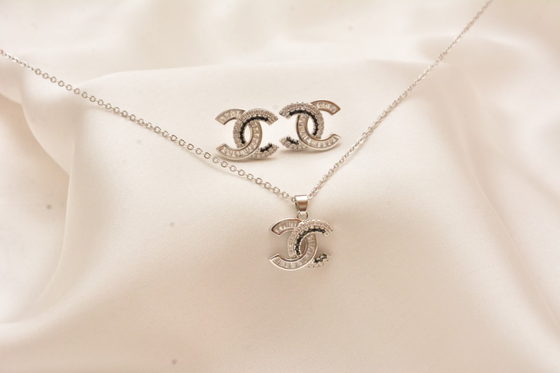 elegant pendant set