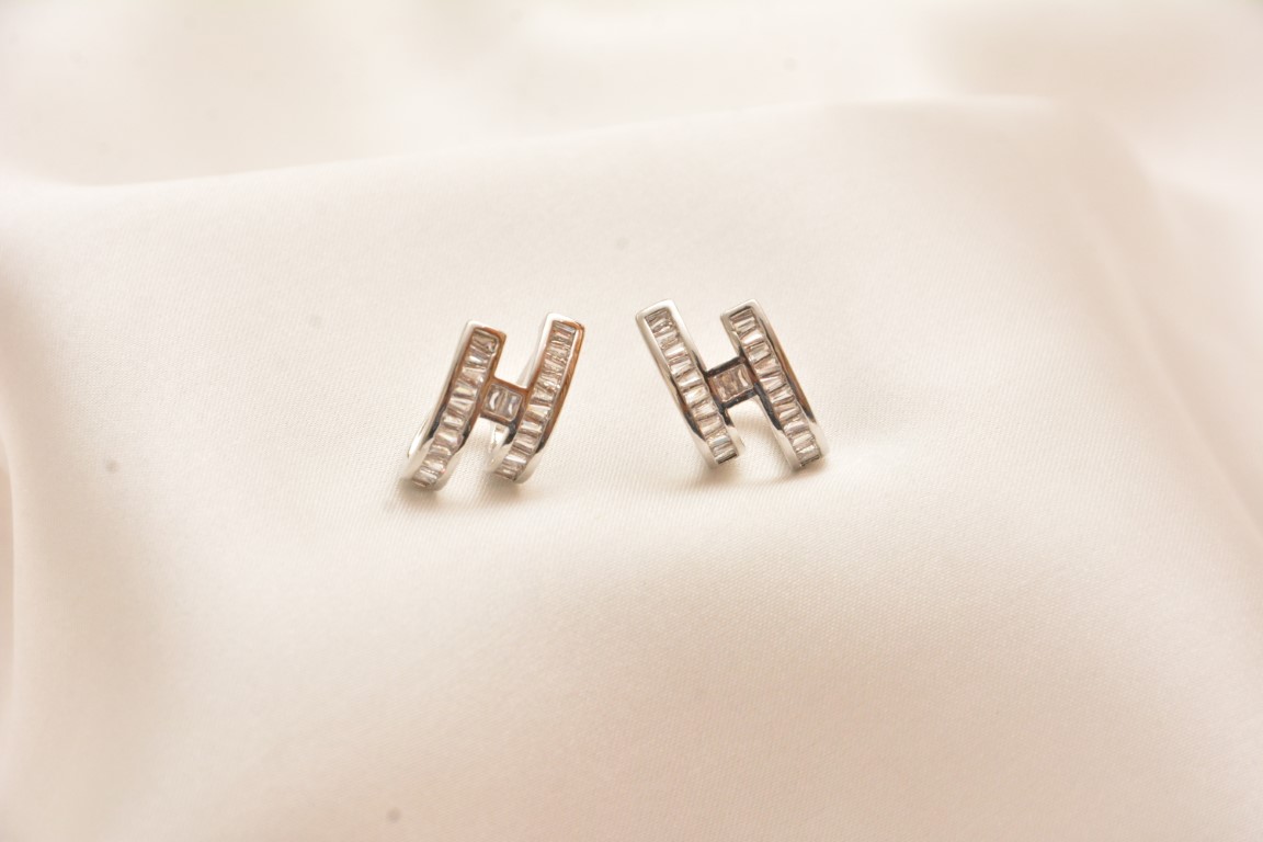harmony zircon studs
