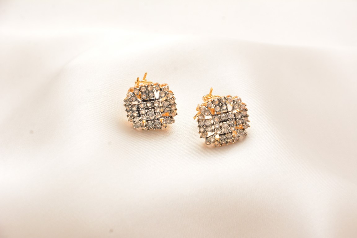 victoria gold plated studs