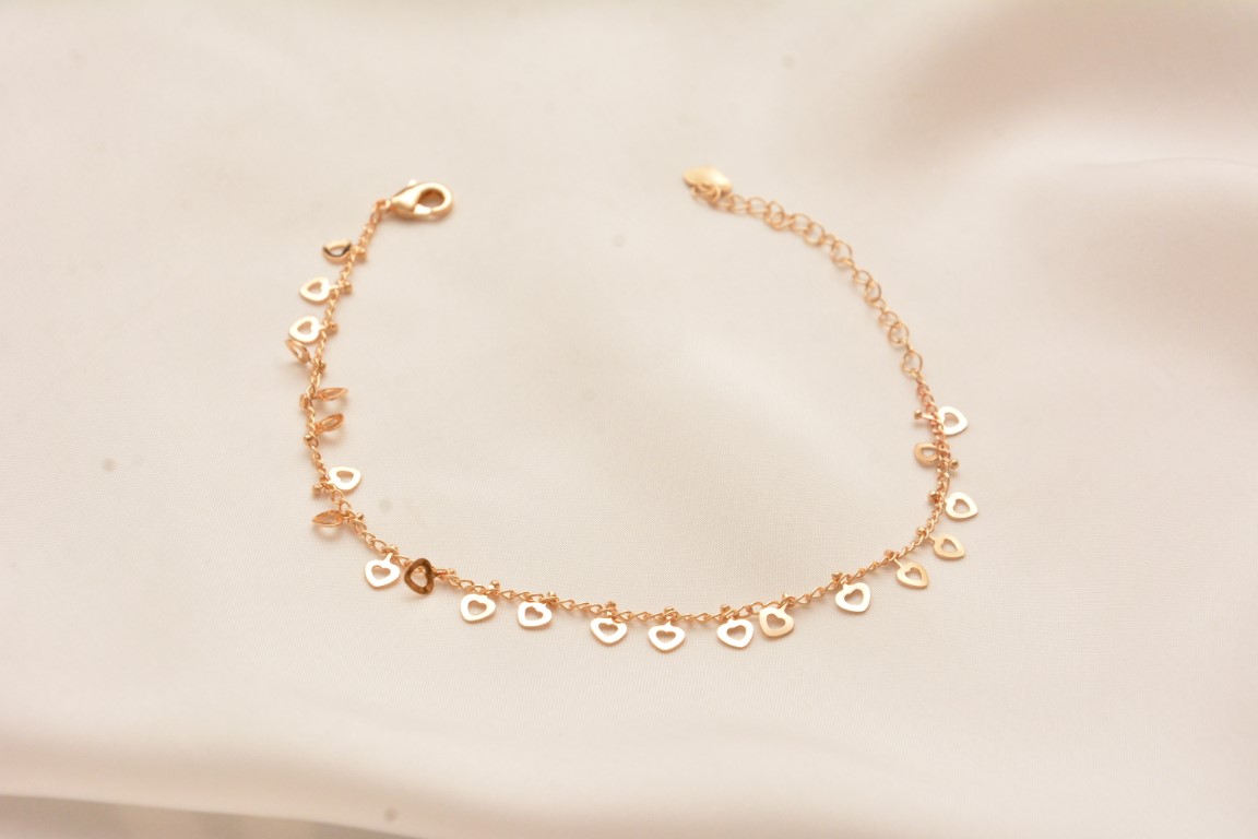 golden white beaded anklet with charm (copy)
