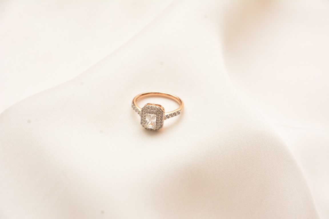 gorgeous zircon ring