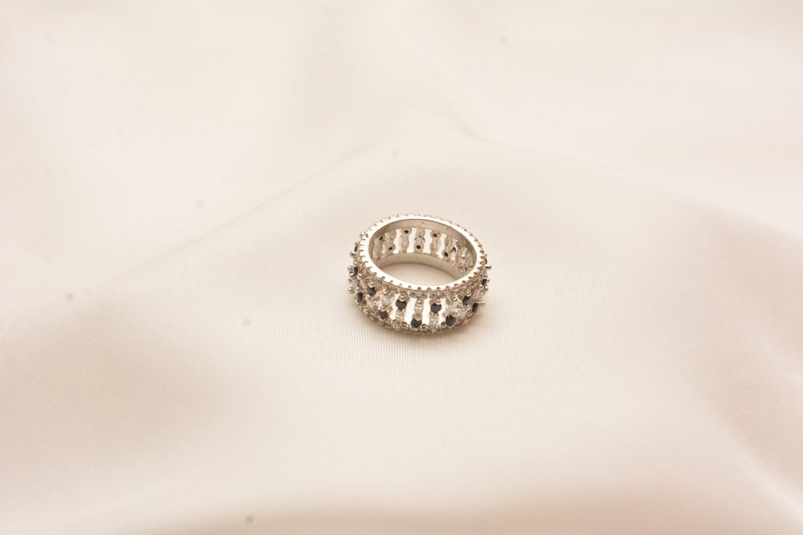 elegant zirconia band ring