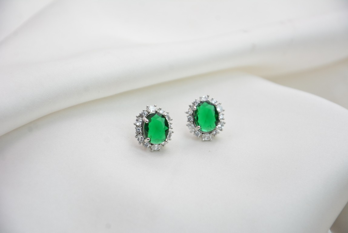 opulent emerald studs
